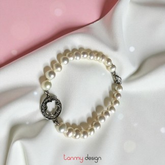 Vòng tay ngọc trai mặt hình hoa đính đá